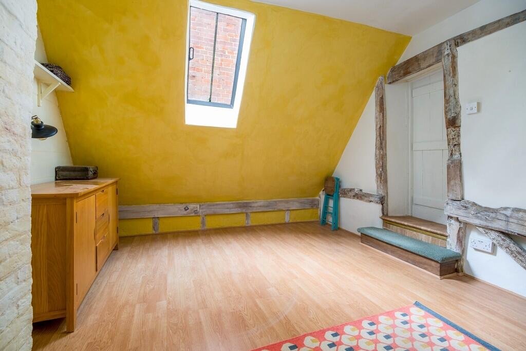 1440px-Crown Hill...