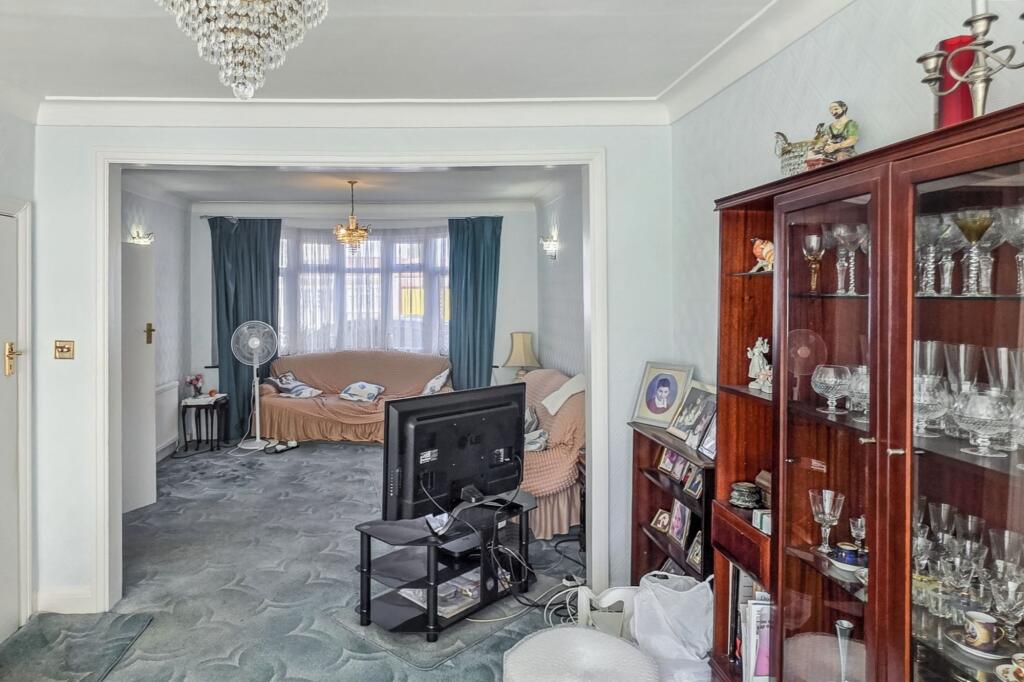 64 Alicia Gardens, Kenton, Harrow, Middlesex HA3 8JE