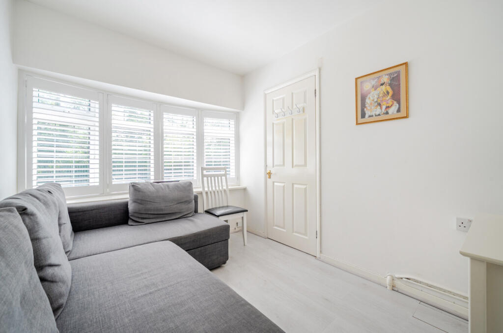 1335751-10-6895fe...