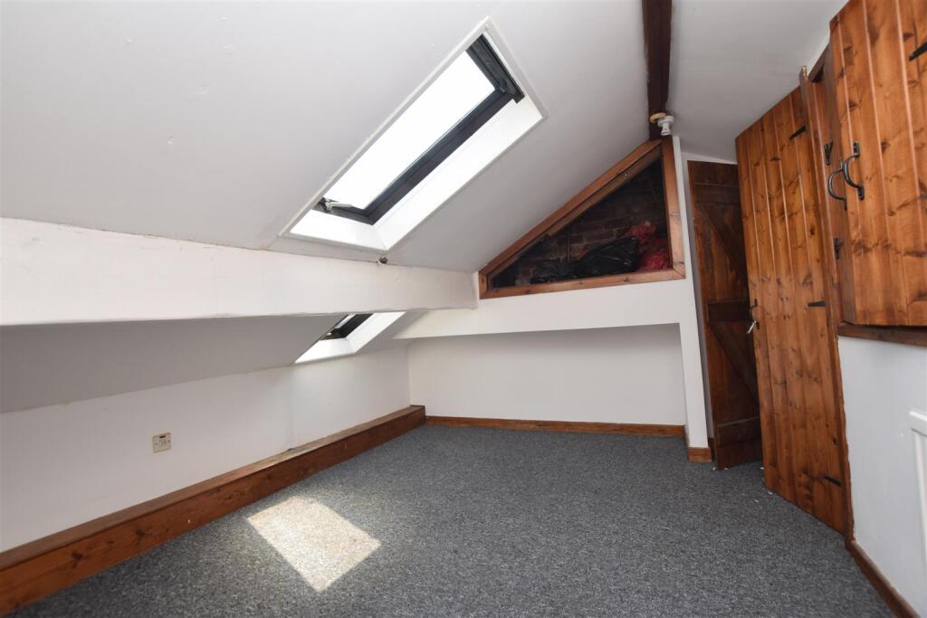 LOFT ROOM