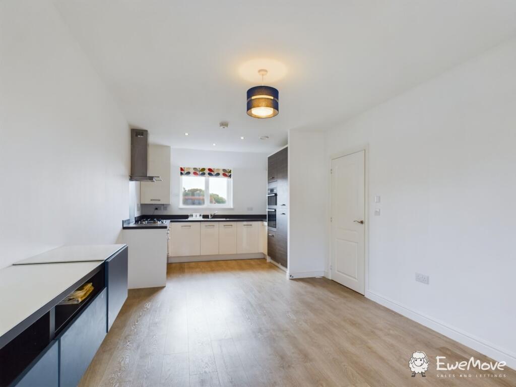 CAM02899G0-PR0040-STILL004