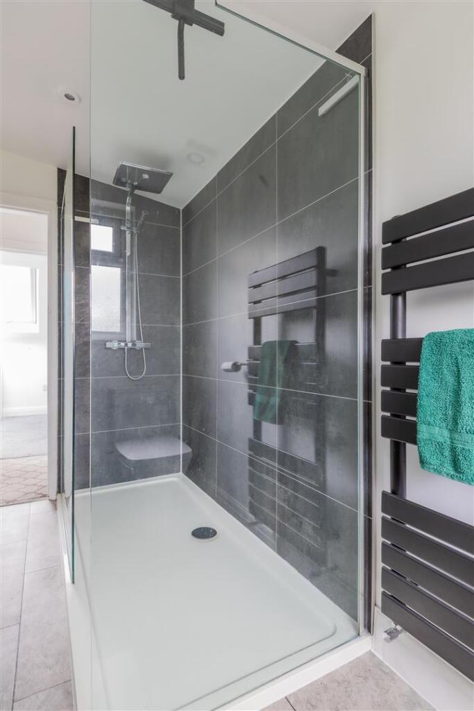 Ambleside Avenue 7-11.jpg