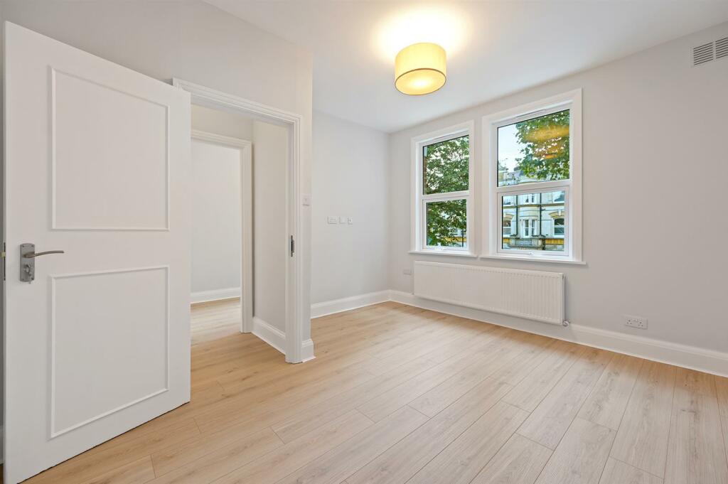 RCREE- Flat C, 7 castle hill parade- Bedroom A6 (1