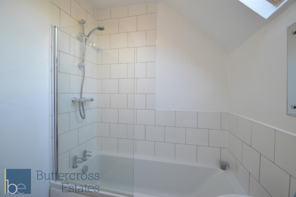 Bathroom (2).JPG