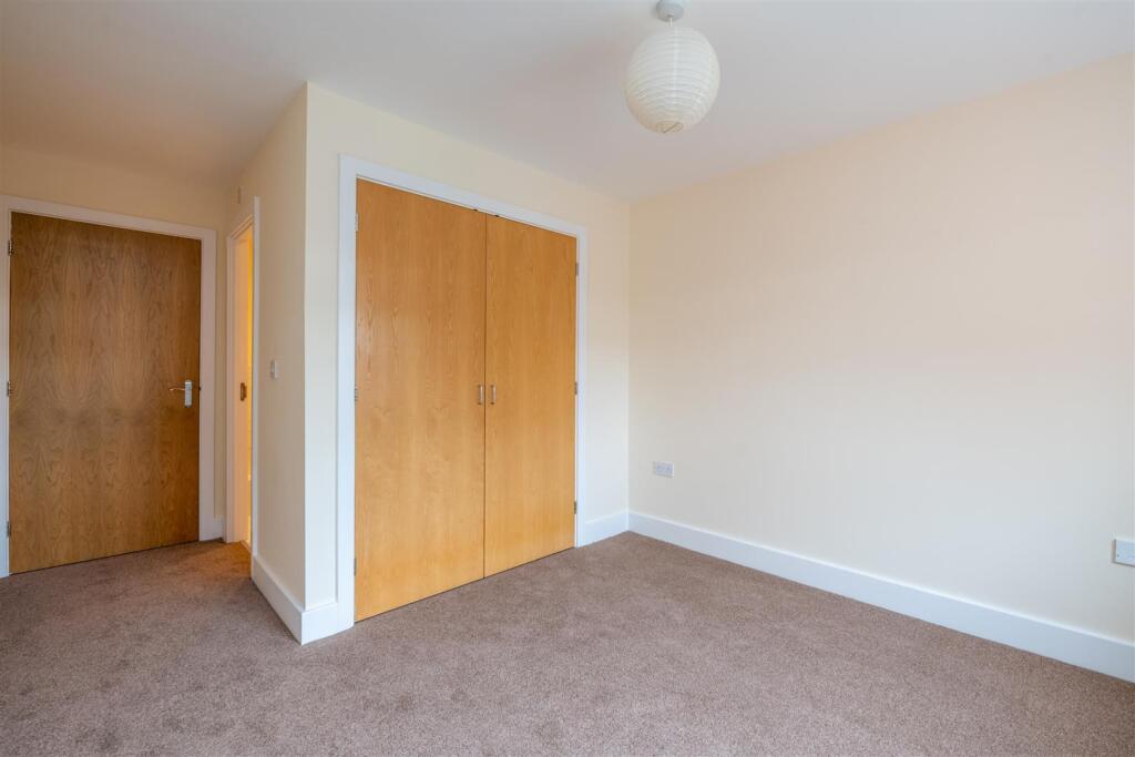 Flat 6 Silver Sands Court-9.jpg