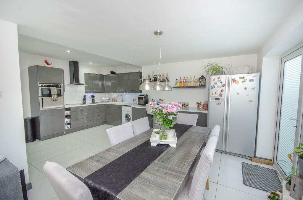 Kitchen pic 3.jpg