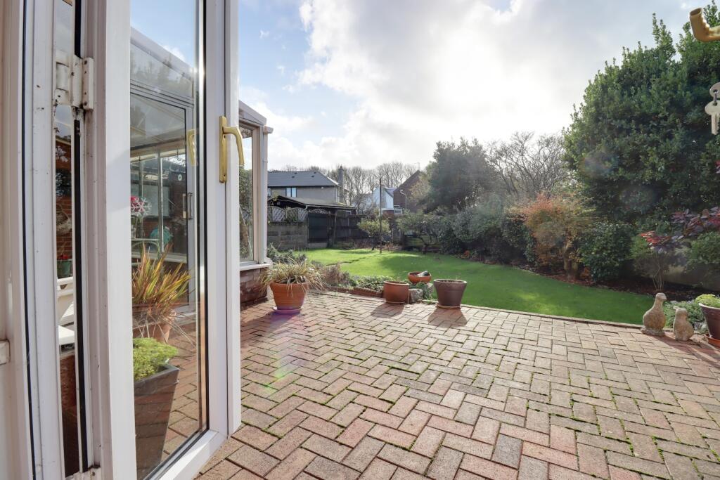 Lounge to garden