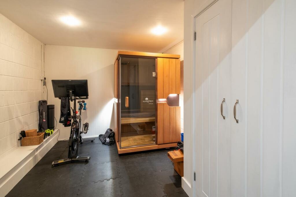 5 Cobb Close-24.JPG