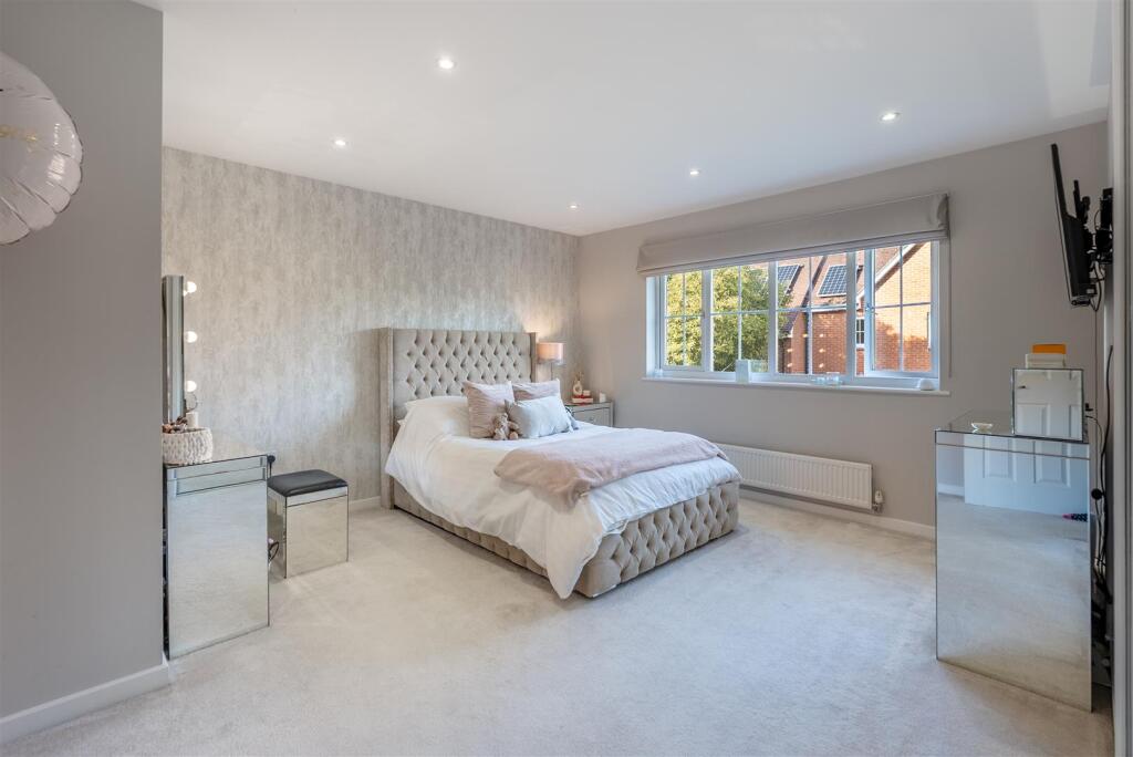 Brook Farm Close-11.jpg