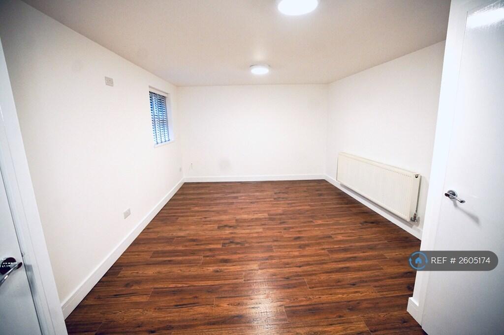 Living Room Area 4.7m Long By 3.5m Wide