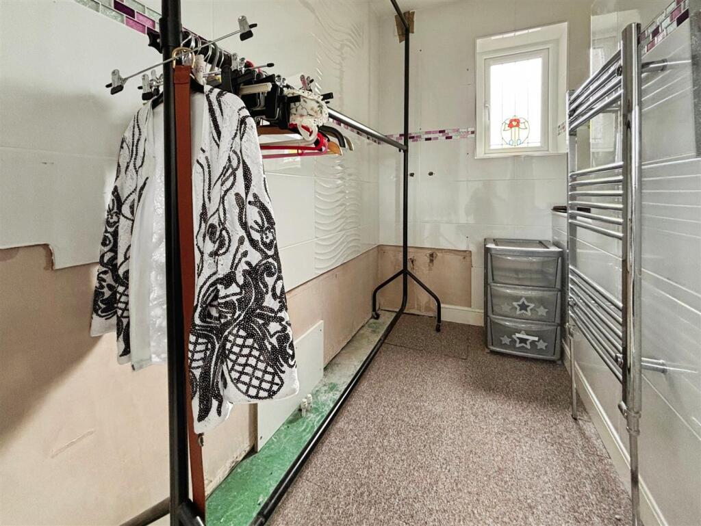 Walk-In Wardrobe.jpg