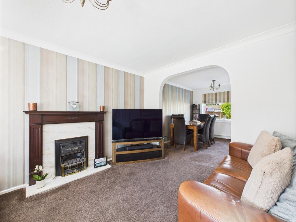 CAM03729G0-PR0064-STILL009