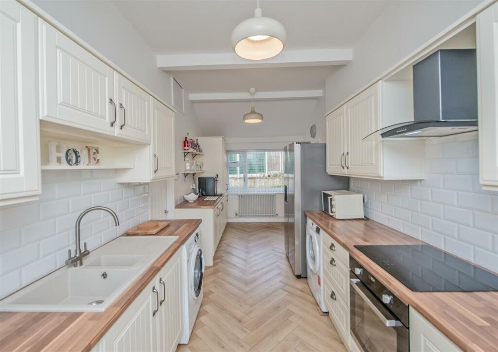 Fitted Dining / Breakfast Kitchen: