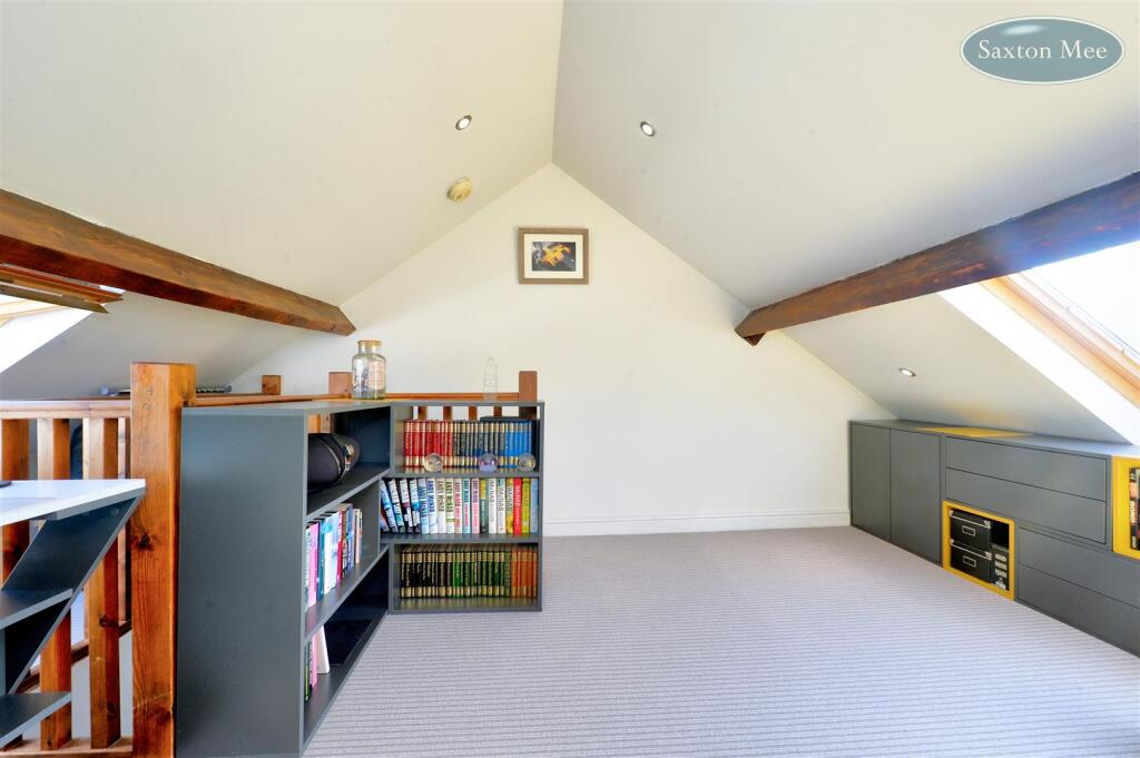 carr rd - bedroom 2 8801b.jpg