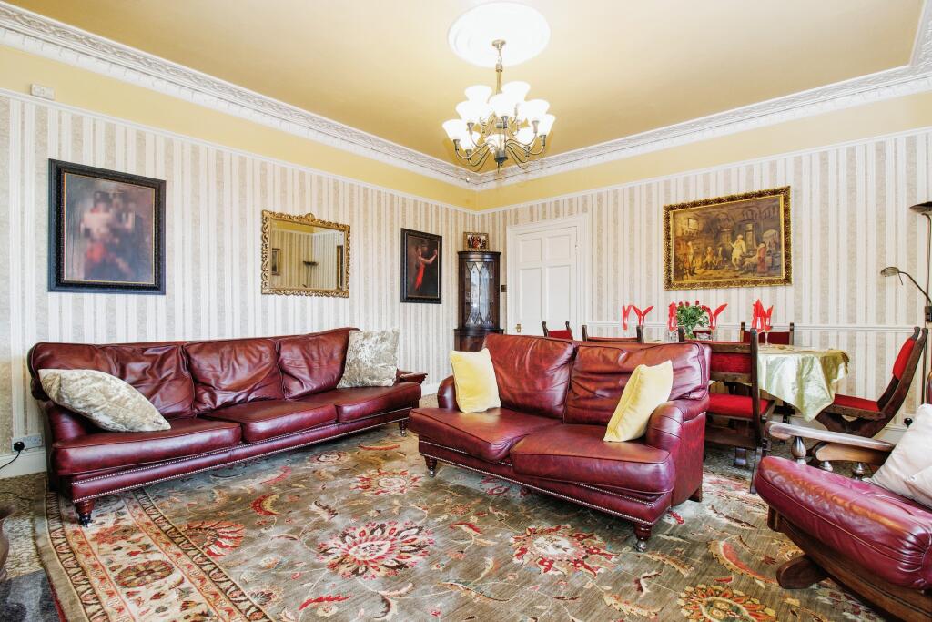 Lounge/Dining Room
