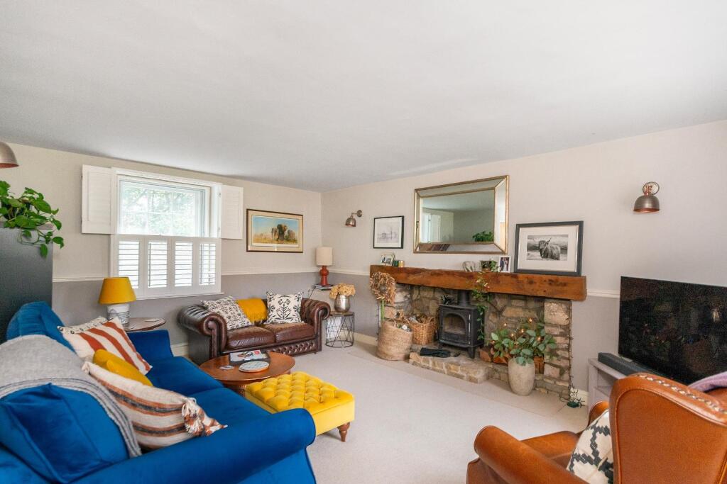 0N2CKN - Living Room F.jpg