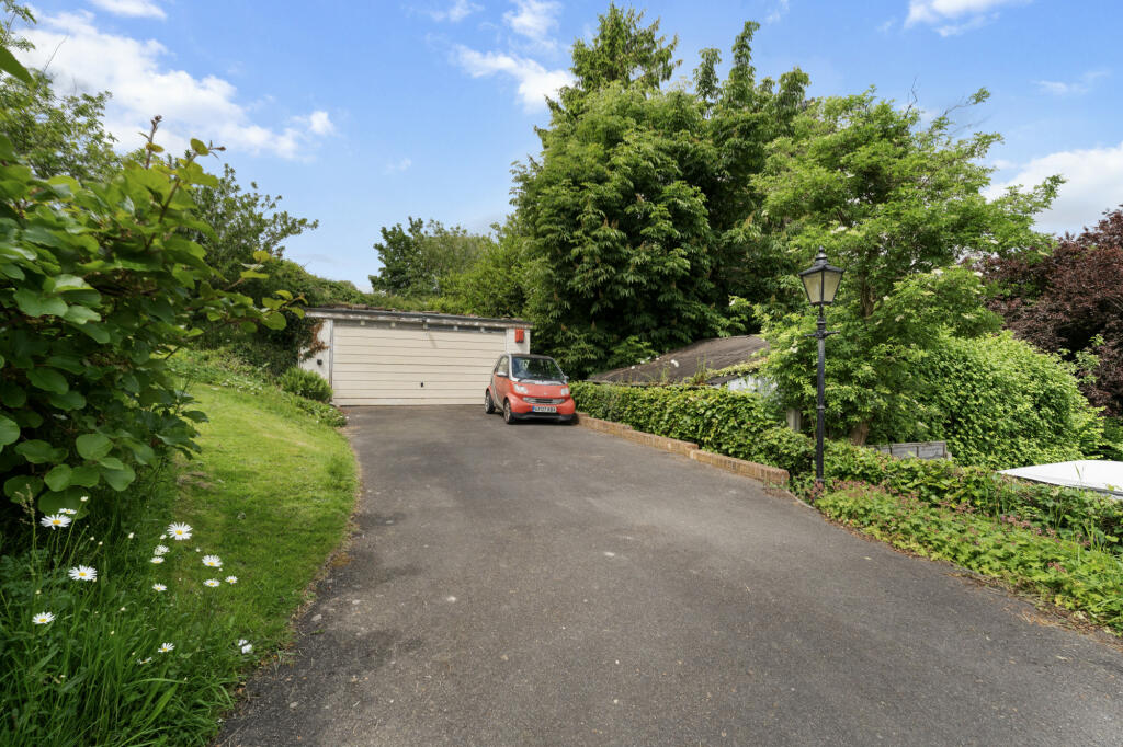 DOUBLE GARAGE