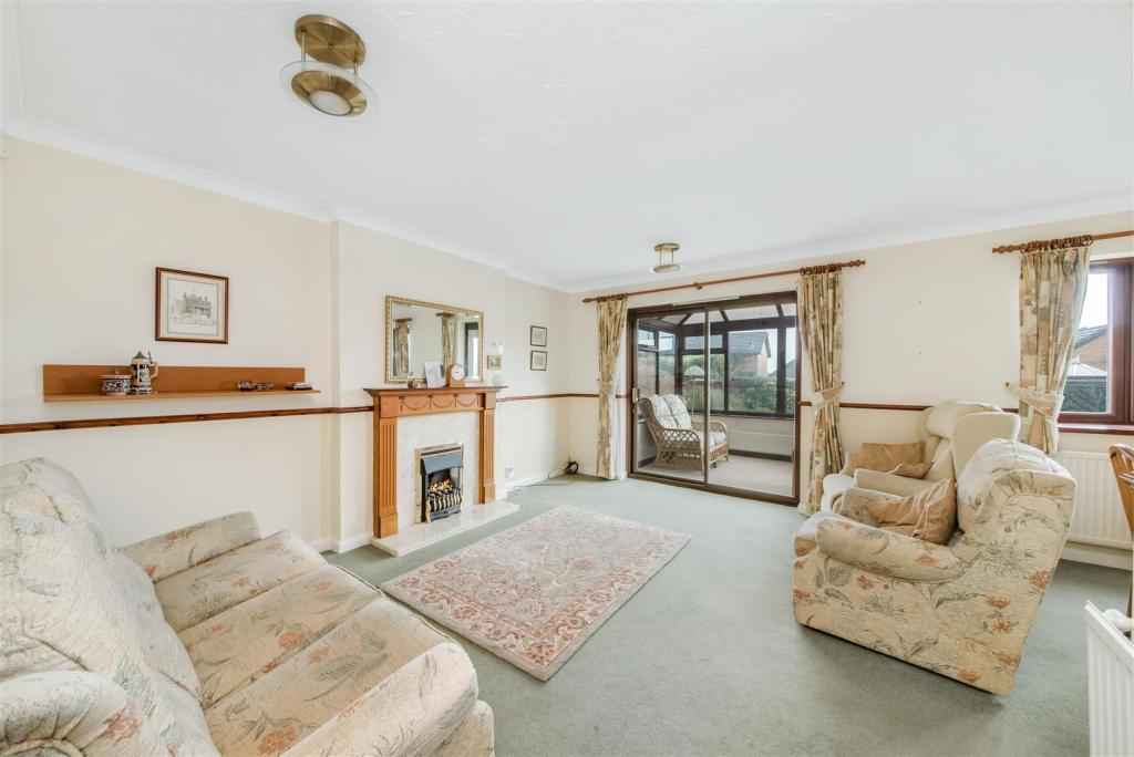 LIVING/DINING ROOM
