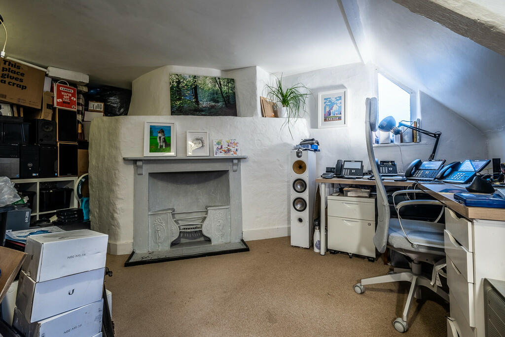 39 Lower North St...