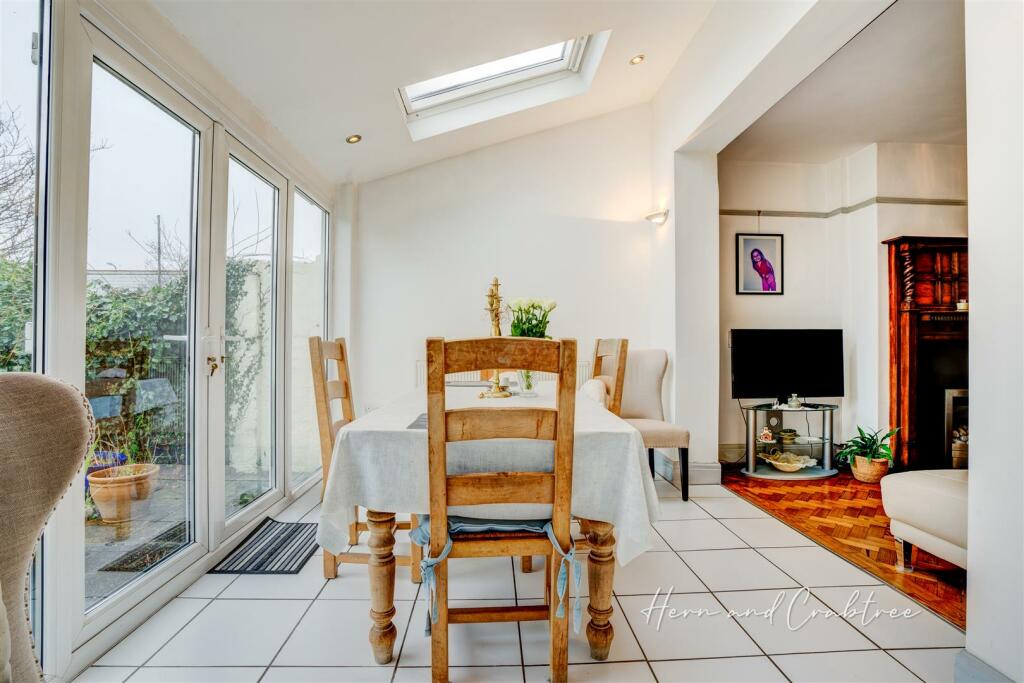 Heath Park Avenue, Heath, HernCrabtree (6).jpg