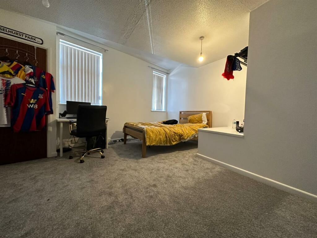 62B bedroom 2.jpg