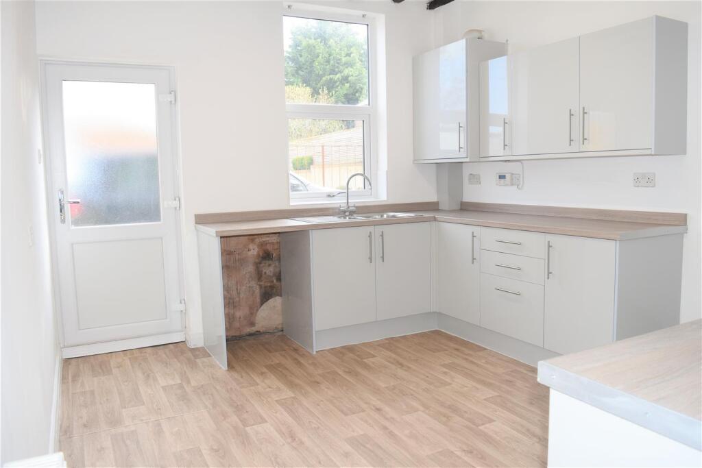 KITCHEN DINING ROOM