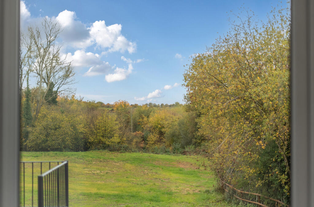 1372929-27-69023b...