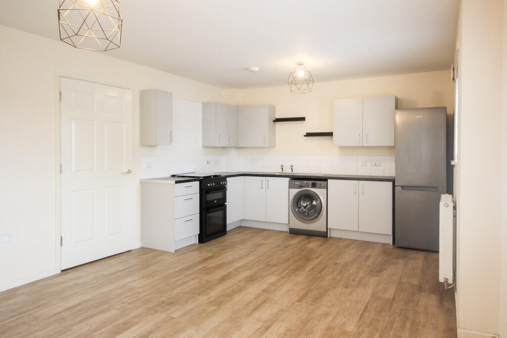 12 Balmoral - Red...