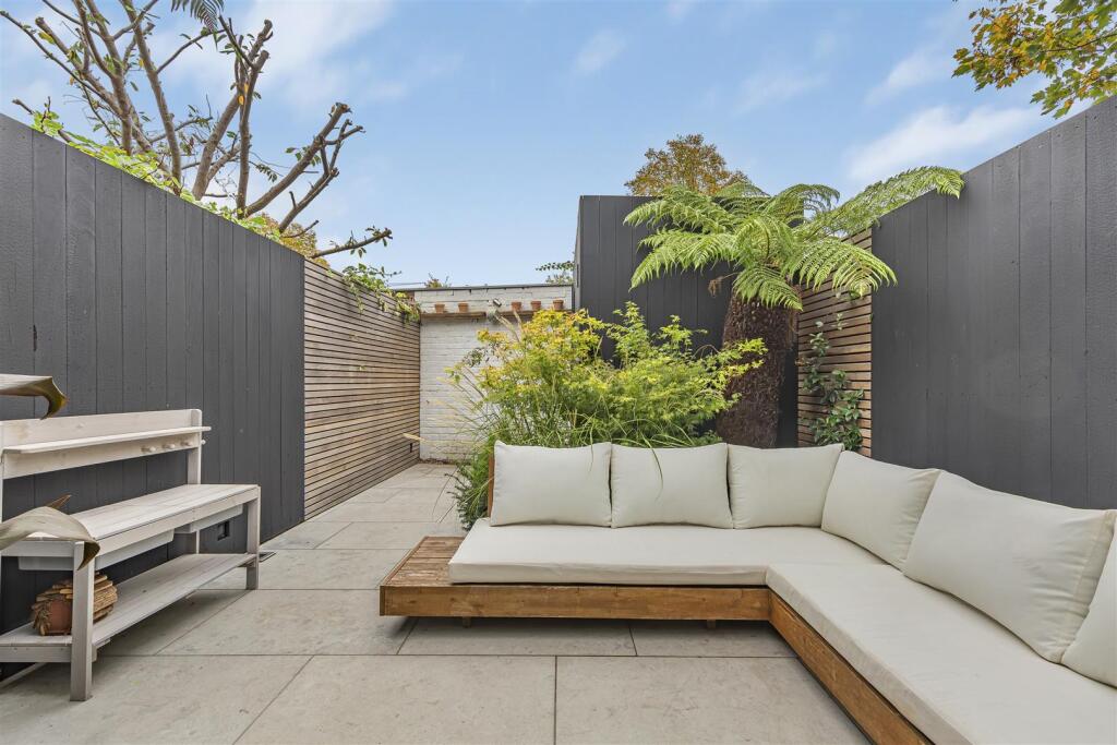 James_anderson- dycombe_road-tw9__17_.JPG