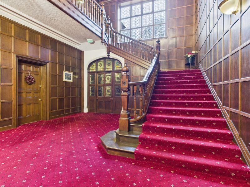 Communal entrance &amp; staircase