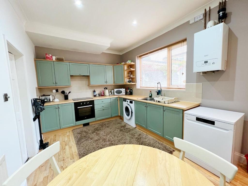 Kitchen pic 4.jpg