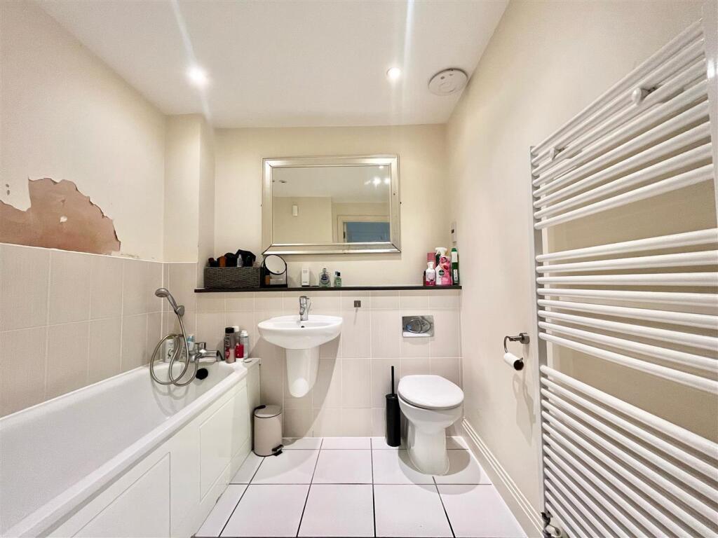 Bathroom.jpg