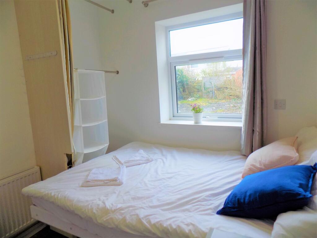 A cozy double bedroom featuring a comfortable b...