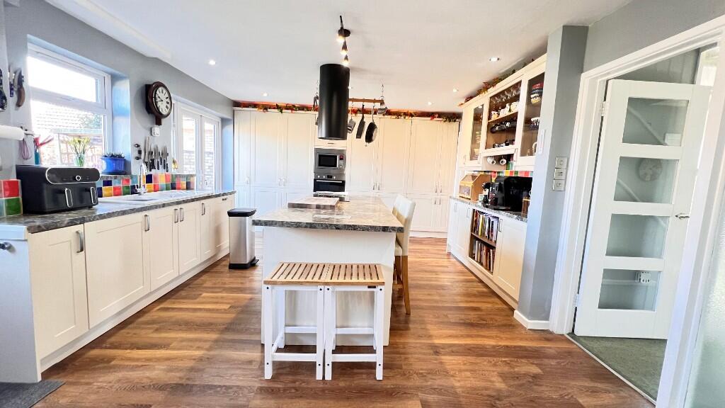 Kitchen/Breakfast