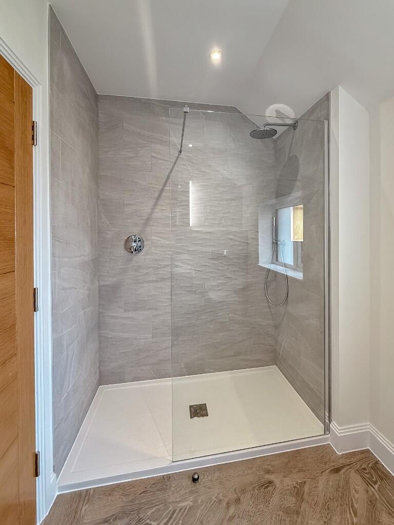 Bed 1 ensuite
