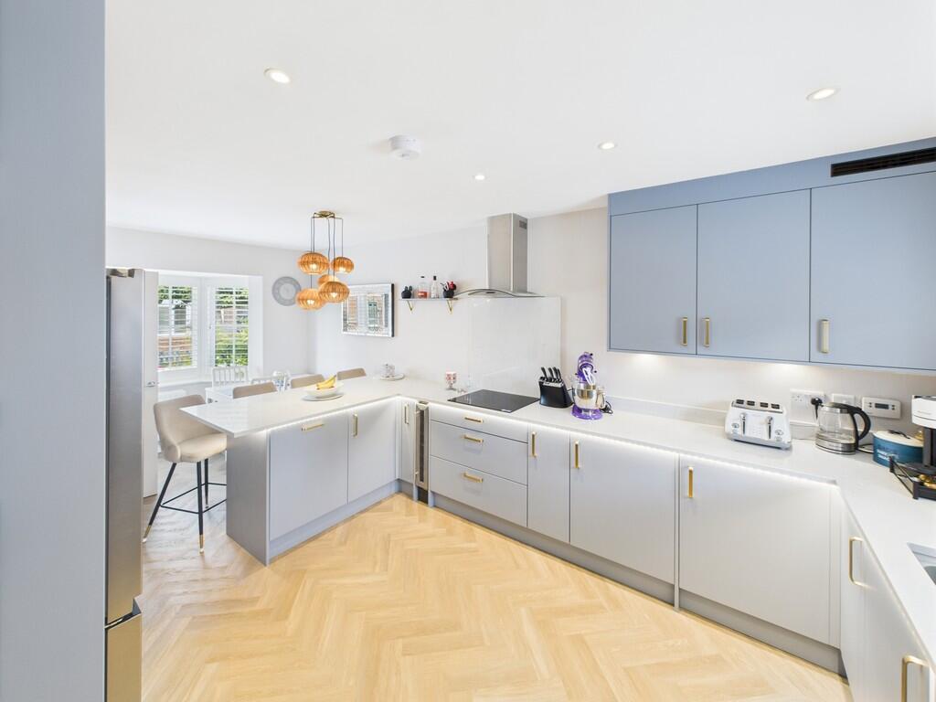 CAM02854G0-PR0407...