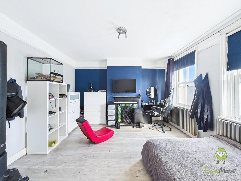 CAM01543G0-PR0119-STILL055