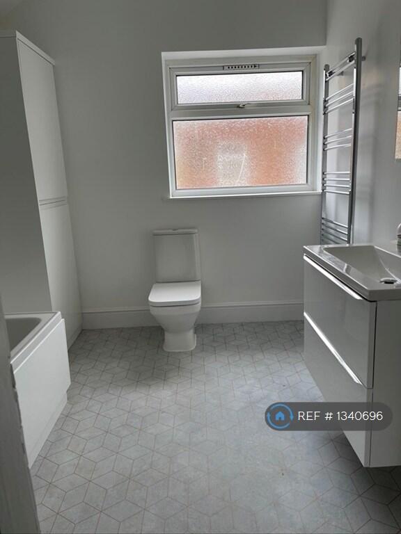 Bathroom All New Fittings Including Wet Wall