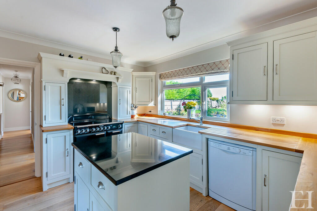 8623735-interiorW...