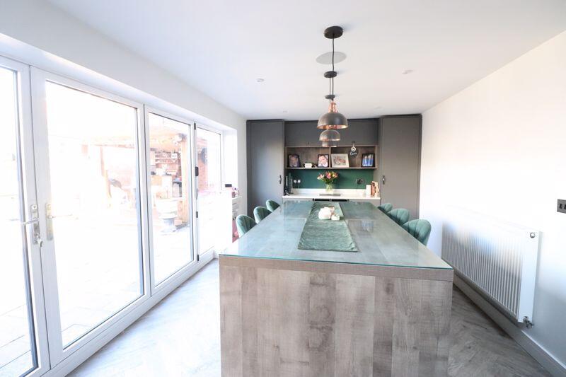 KITCHEN DINING AREA