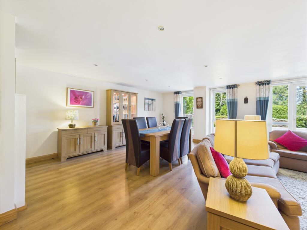 CAM01605G0-PR1050-STILL011