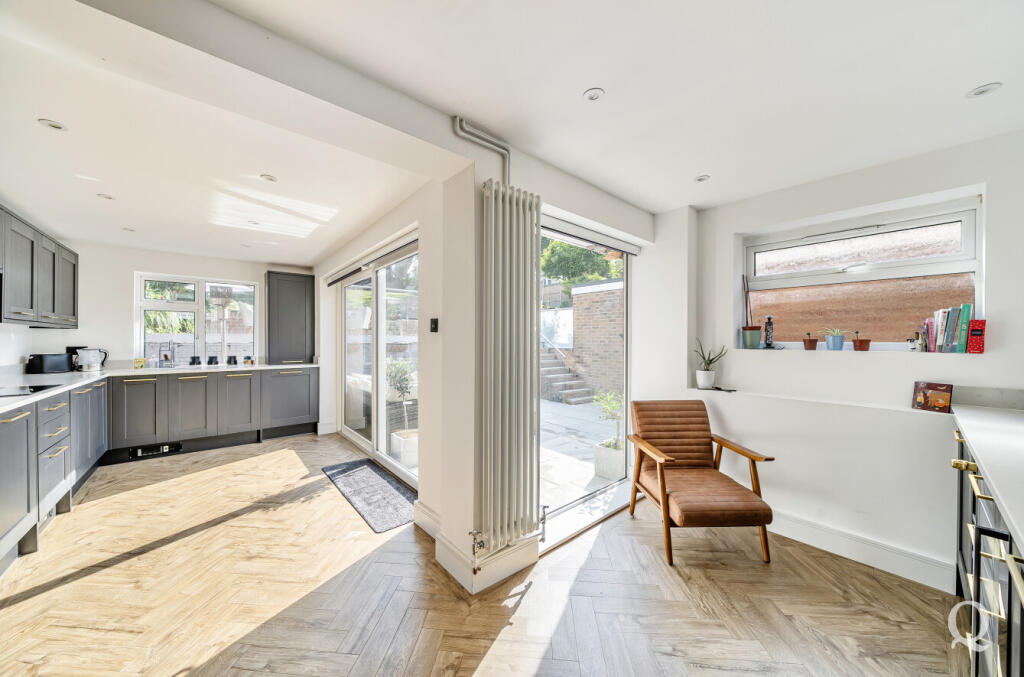 28a38281-d094-401...