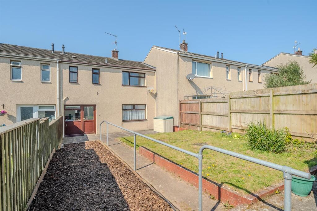 20 Radnor Way-19.jpg