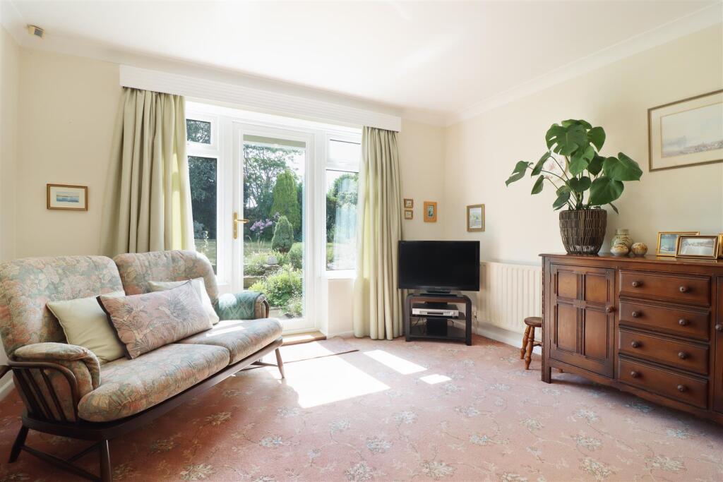 Sitting Room (2).jpg