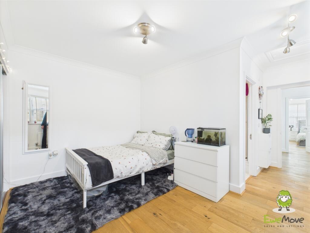 CAM03778G0-PR0218-STILL026