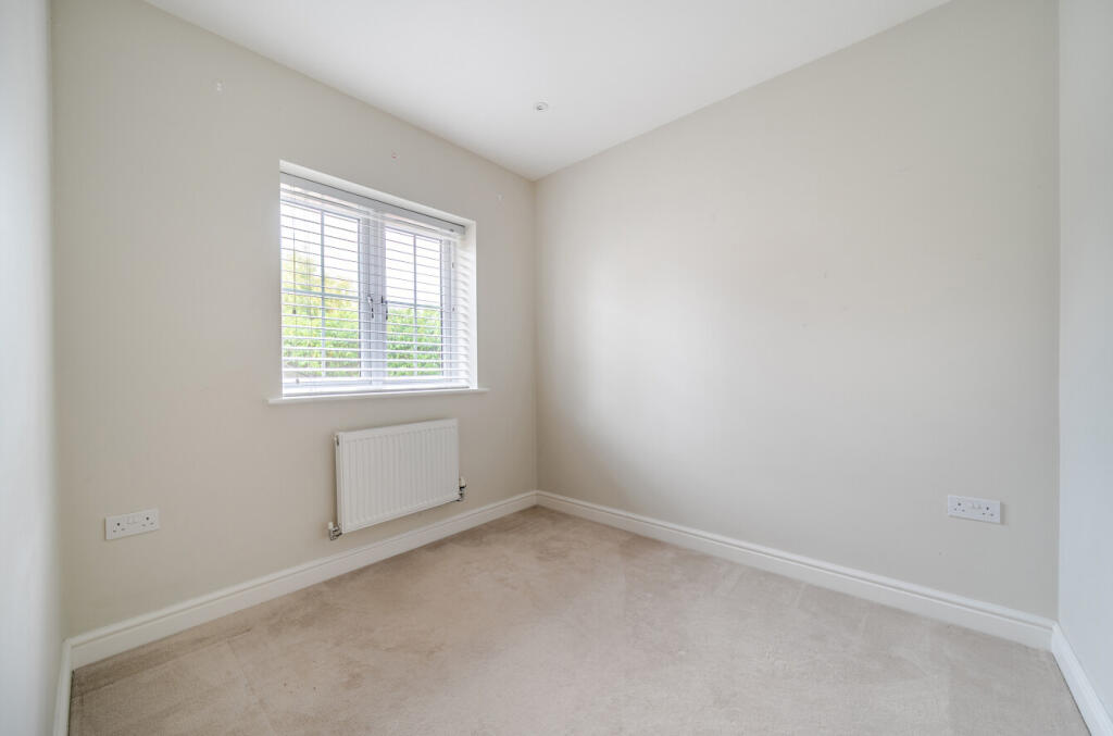 1371396-9-68f5f9c...