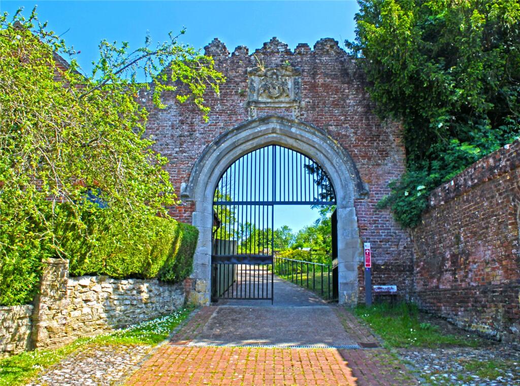 London Road, Old Basing, Basingstoke, Hampshire, RG24