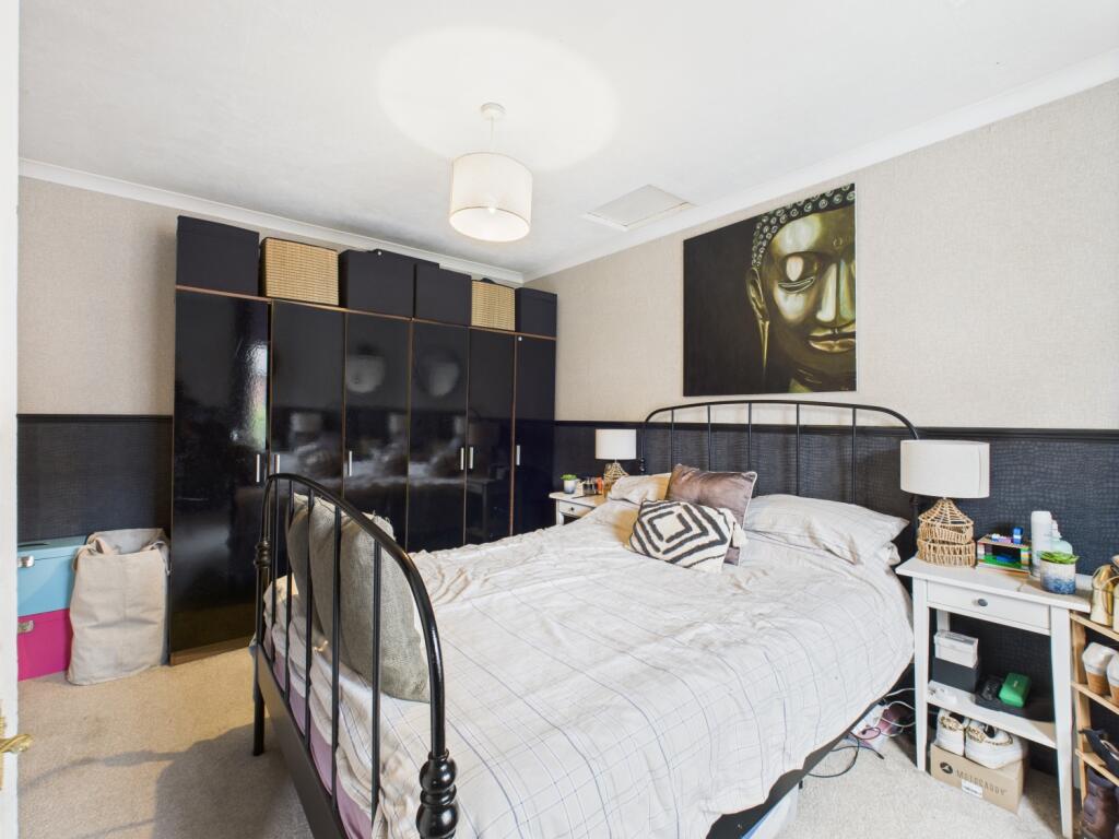 CAM03729G0-PR0103-STILL009