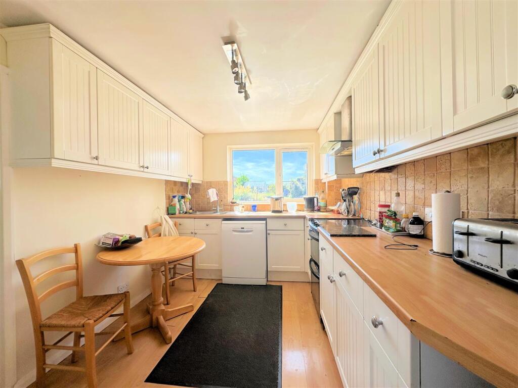 Kitchen 1.jpg