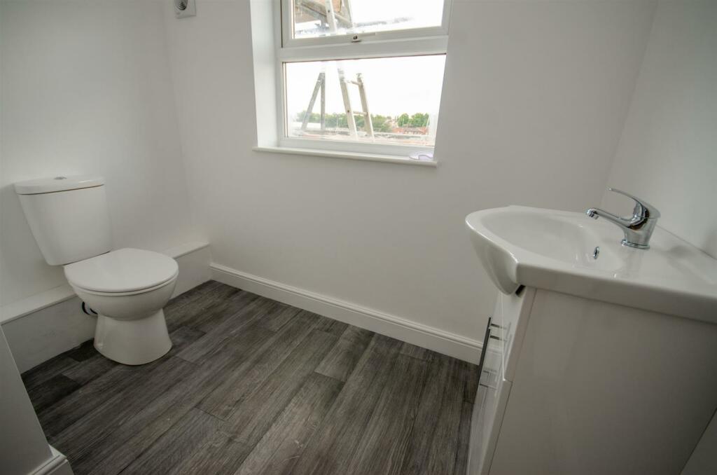 Shower Room (1).jpg